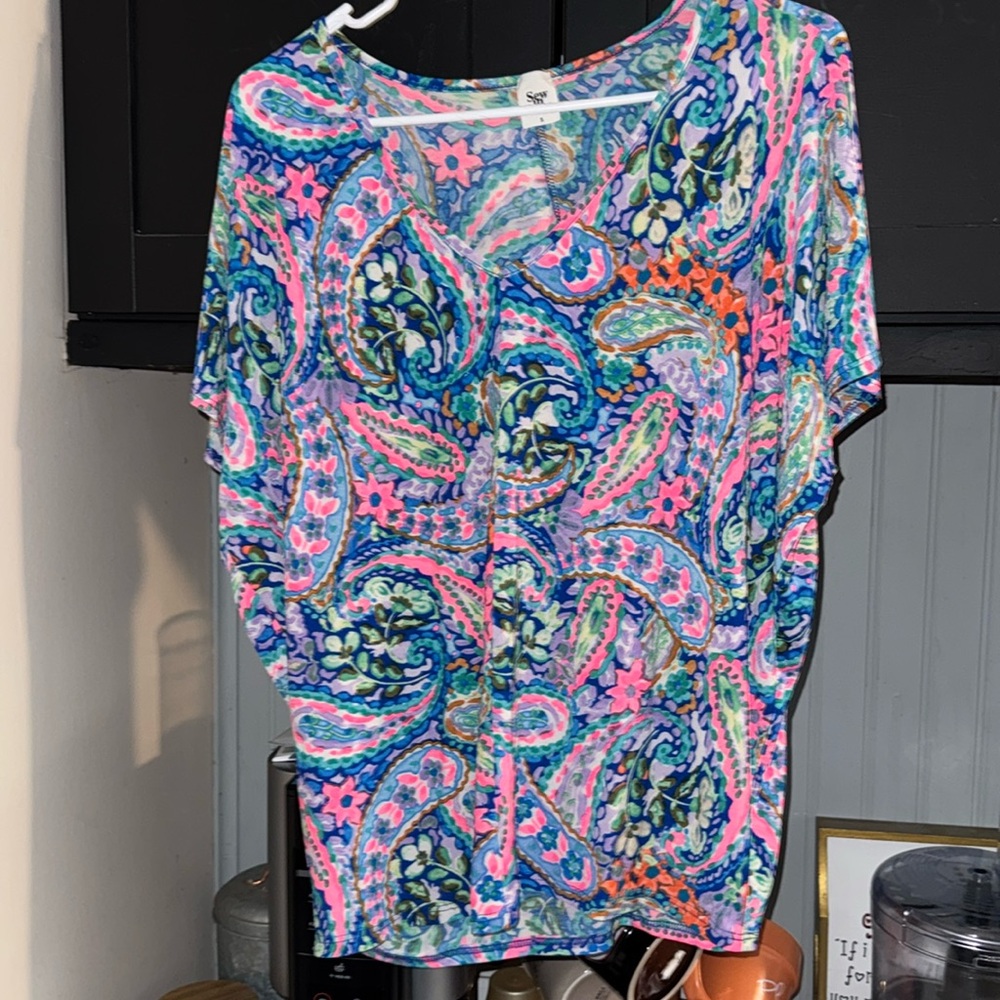 Sew in Love size S dolman sleeve paisley top. Never worn.